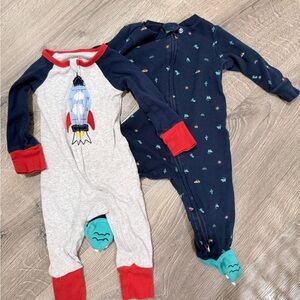 Baby boy 9 month 2 pack zip up sleepers